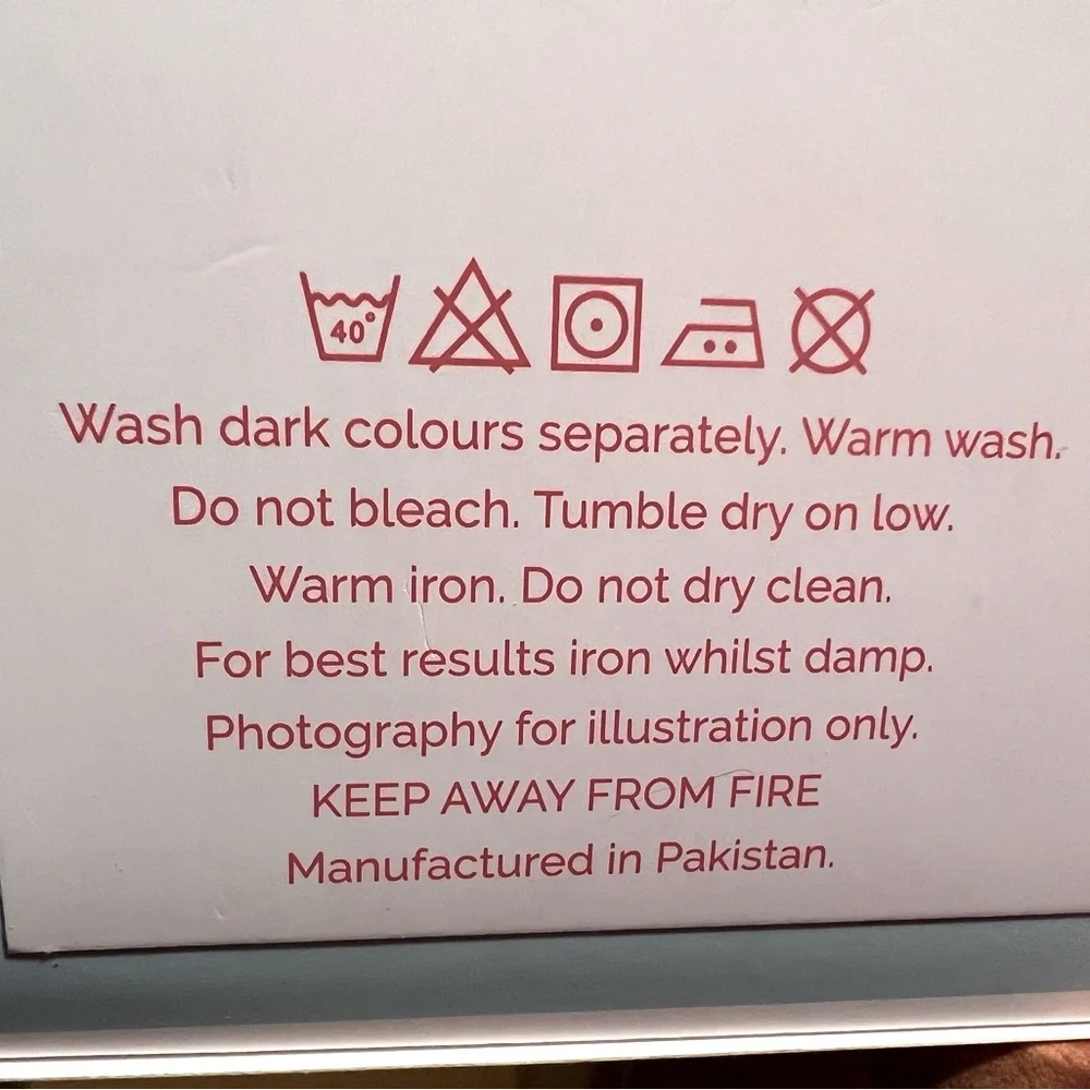 Cath Kidston London NWT Winter Heart Theme Shine Bright Standard Pillowcase Pair - Picture 6 of 7